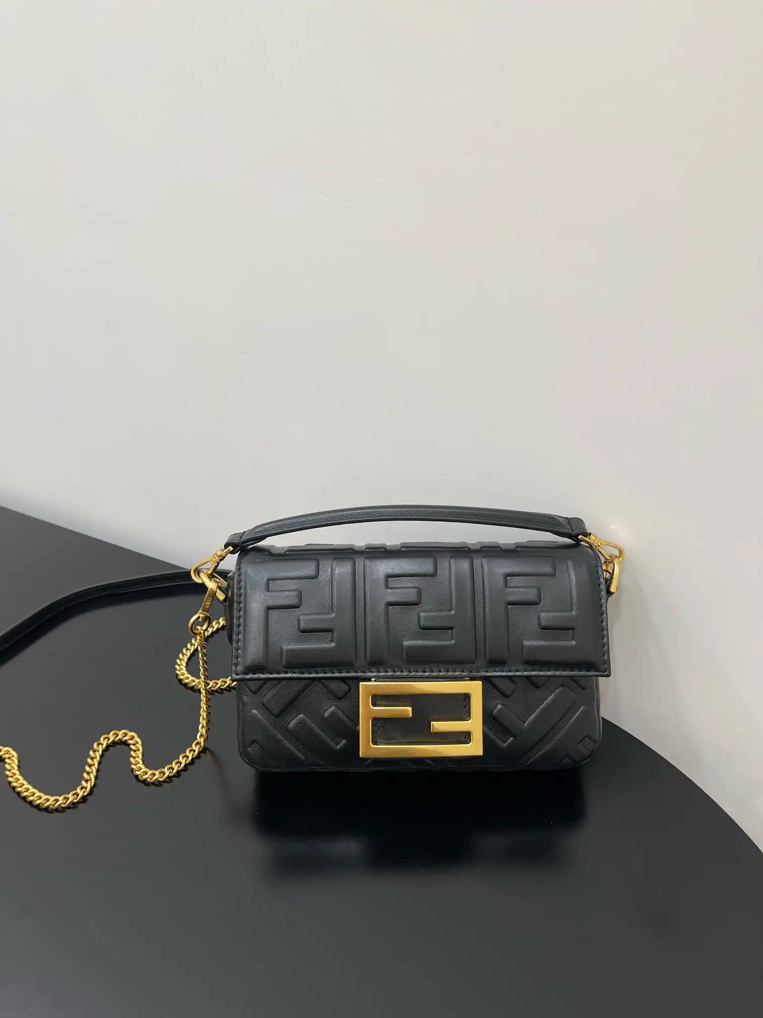 FENDI BAGUETTE-19*10*4cm