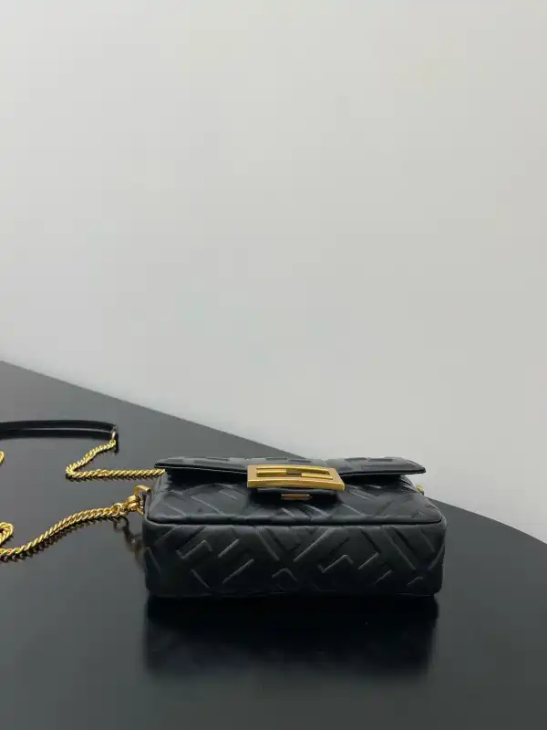 FENDI BAGUETTE-19*10*4cm