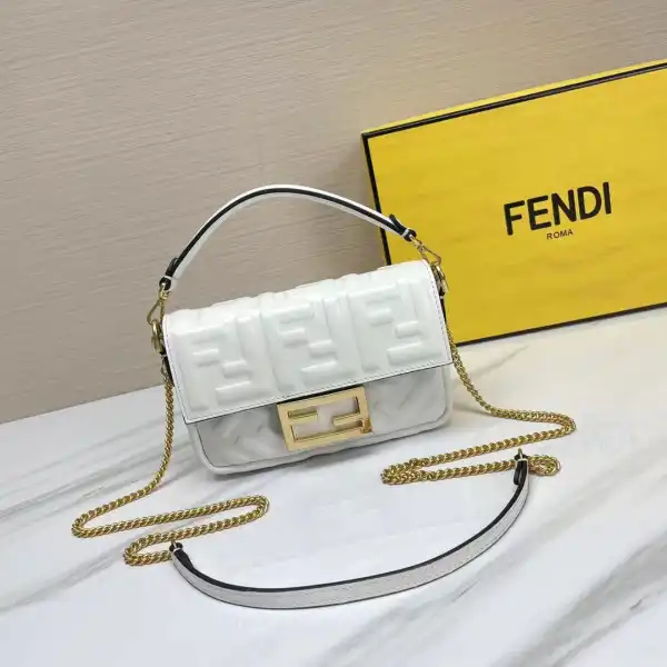 FENDI BAGUETTE-19*10*4cm