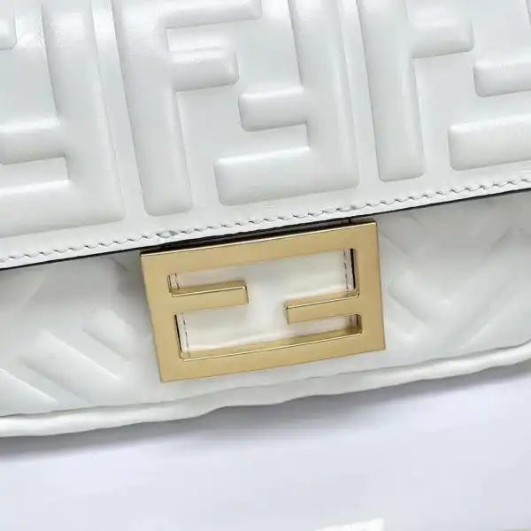 FENDI BAGUETTE-19*10*4cm