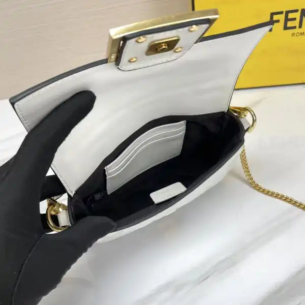 First bag ru FENDI BAGUETTE-19*10*4cm