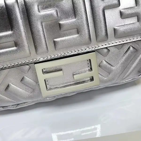 FENDI BAGUETTE-19*10*4cm