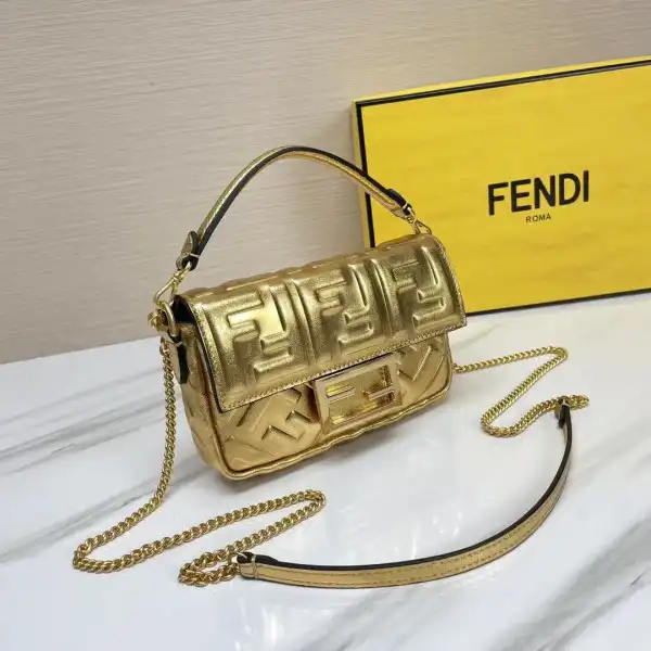 First bag ru FENDI BAGUETTE-19*10*4cm