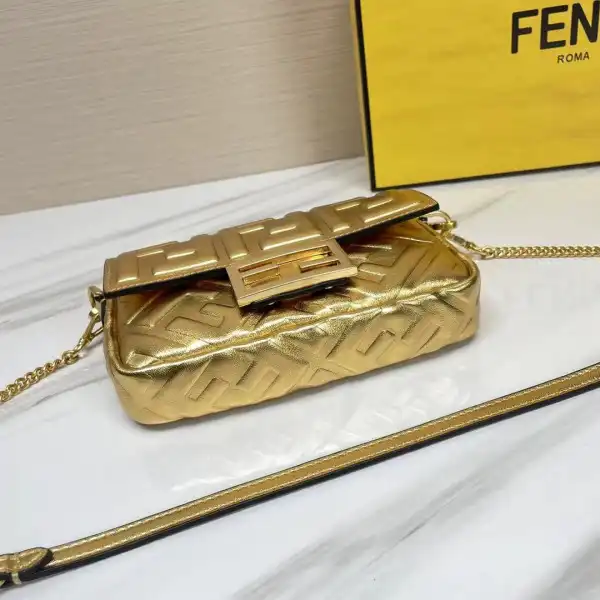 FENDI BAGUETTE-19*10*4cm