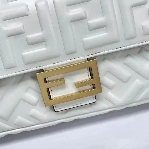 FENDI BAGUETTE-26*13*6CM