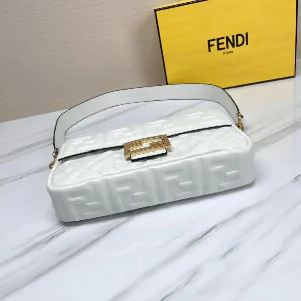 FENDI BAGUETTE-26*13*6CM