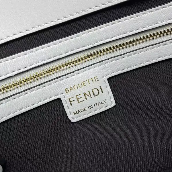 FENDI BAGUETTE-26*13*6CM