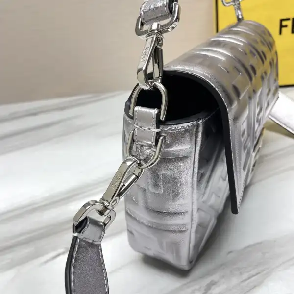 FENDI BAGUETTE-26*13*6CM