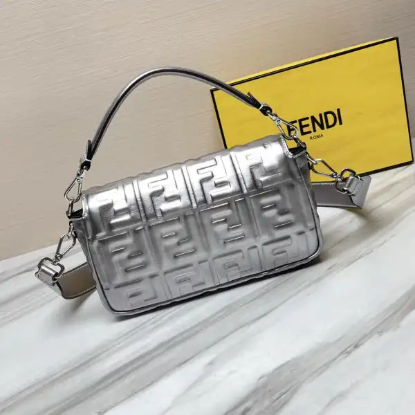 FENDI BAGUETTE-26*13*6CM