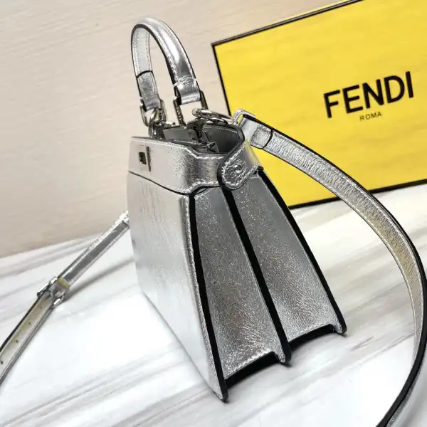 Fendi Peekaboo ISeeU Petite-20x11x15cm