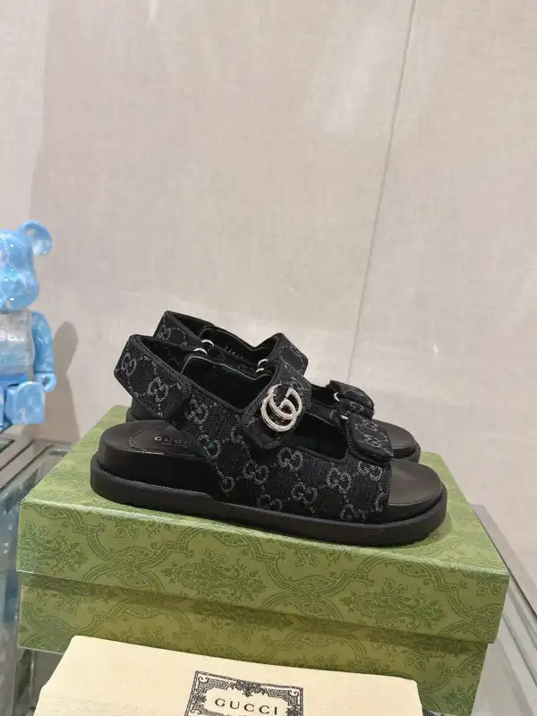 GUCCI SLIDE SANDALS