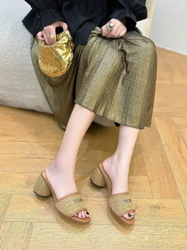 Bagsoffer PRADA sandals