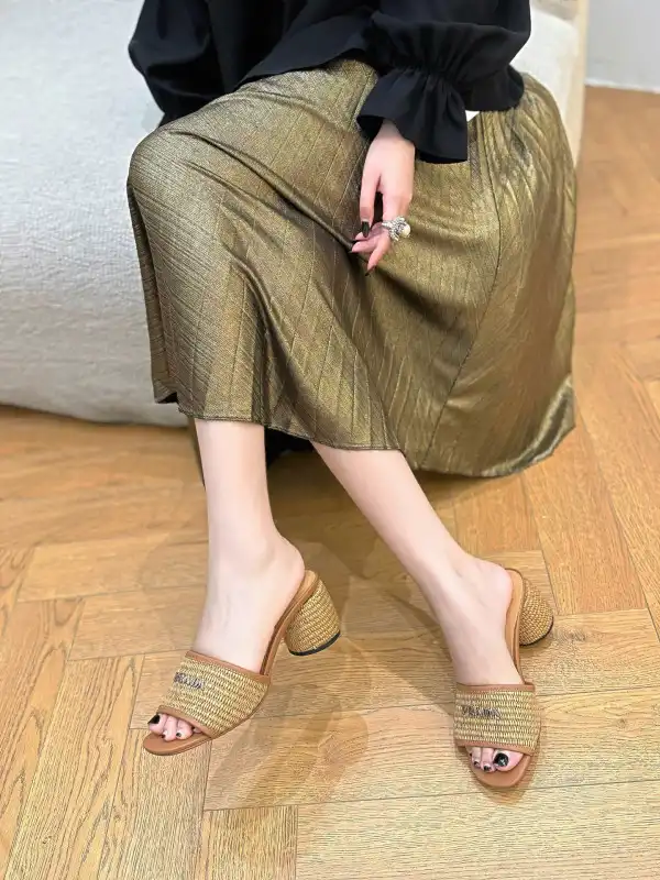 Bagsoffer PRADA sandals