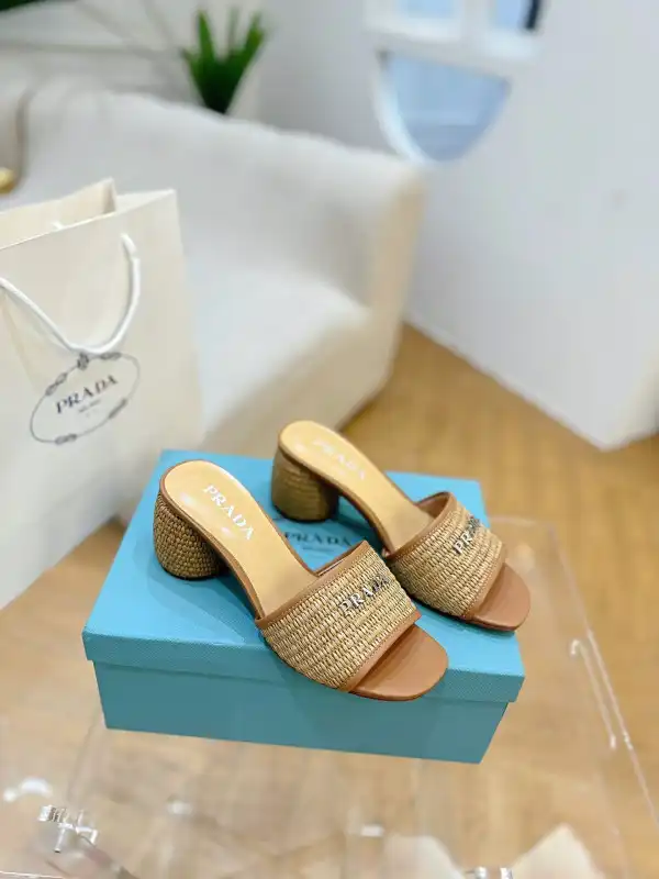 Bagsoffer PRADA sandals