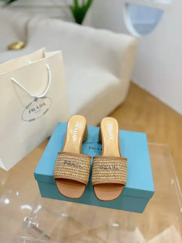 Bagsoffer PRADA sandals