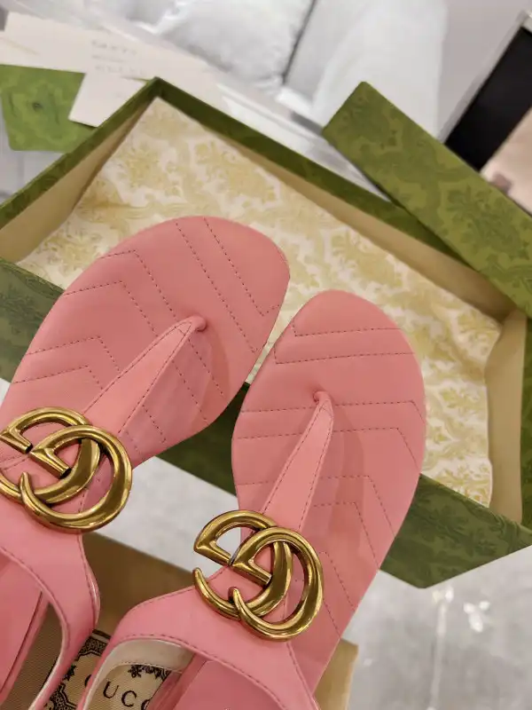 GUCCI SLIDE SANDALS