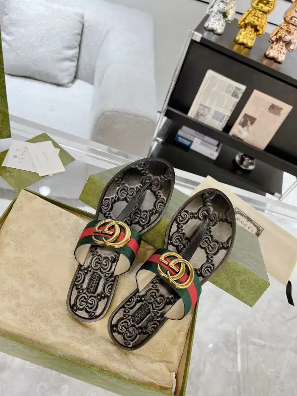 GUCCI SLIDE SANDALS