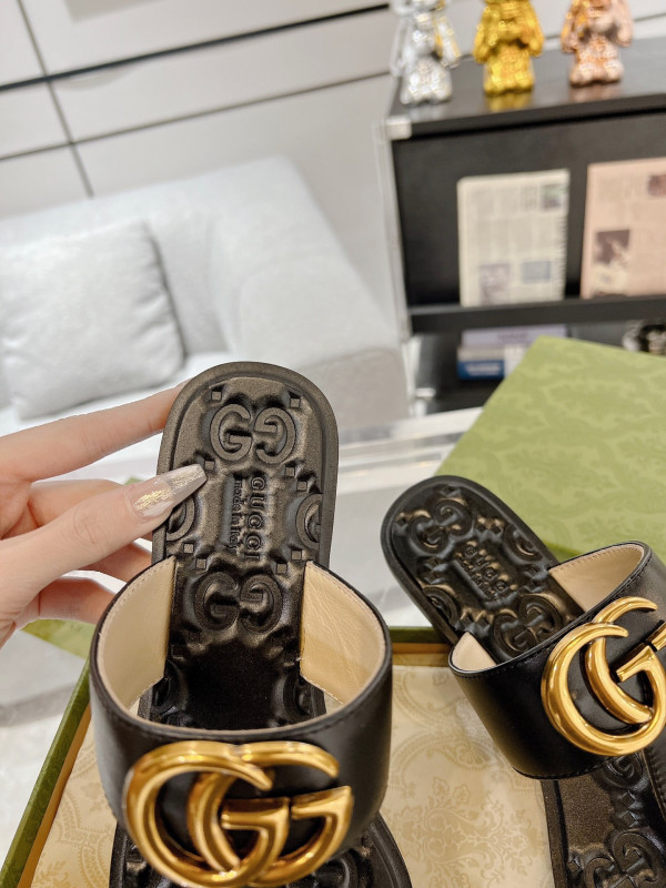 [FREE SHIPPING] GUCCI SLIDE SANDALS