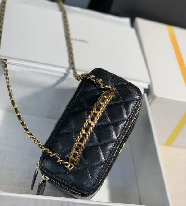 CHANEL SMALL VANITY WITH CHANELASSIC CHAIN-16x9.5x8cm