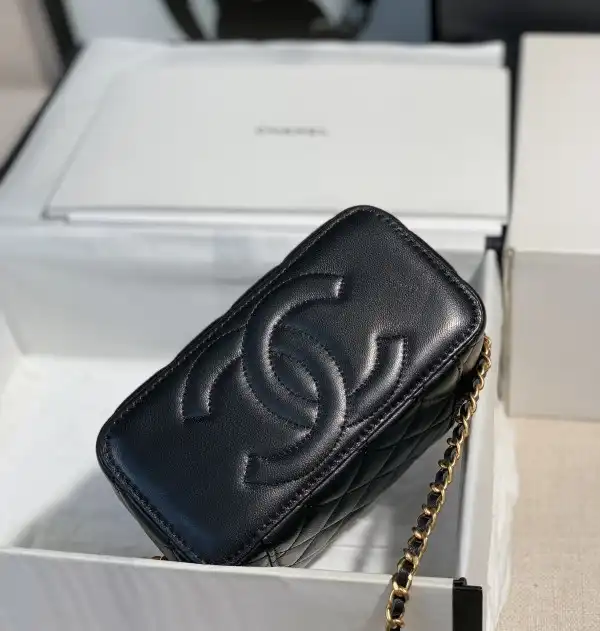 CHANEL SMALL VANITY WITH CHANELASSIC CHAIN-16x9.5x8cm