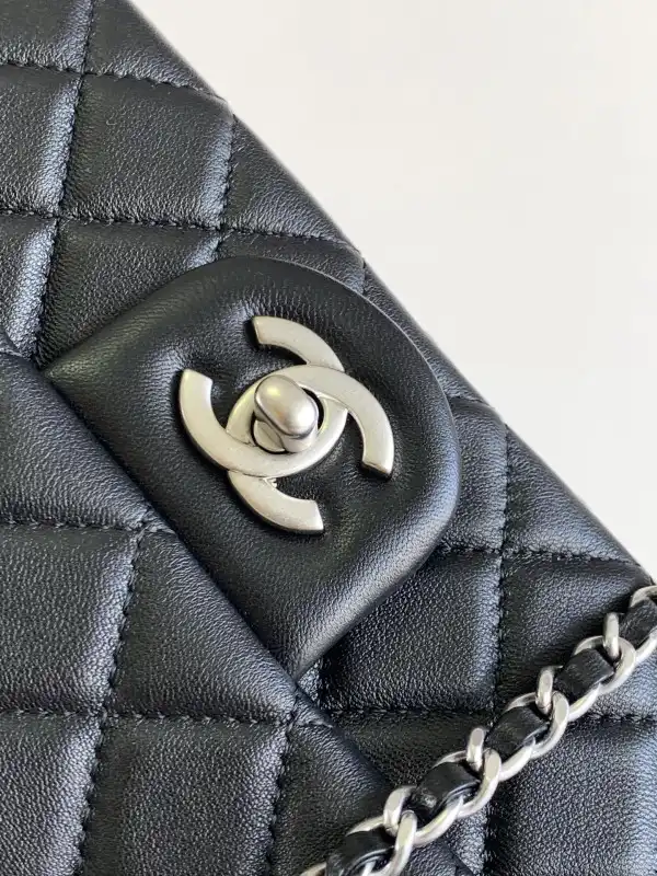 First bag ru CHANEL FLAP BAG 20CM