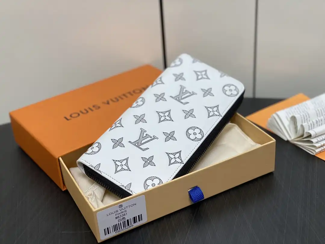 LOUIS VUITTON ZIPPY WALLET-10*20*2 cm