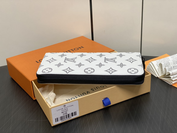 LOUIS VUITTON ZIPPY WALLET-10*20*2 cm