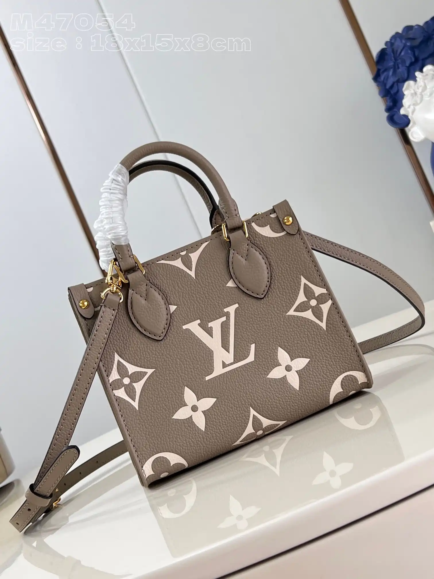 First bag ru LOUIS VUITTON ONTHEGO BB-18*15*8.5cm