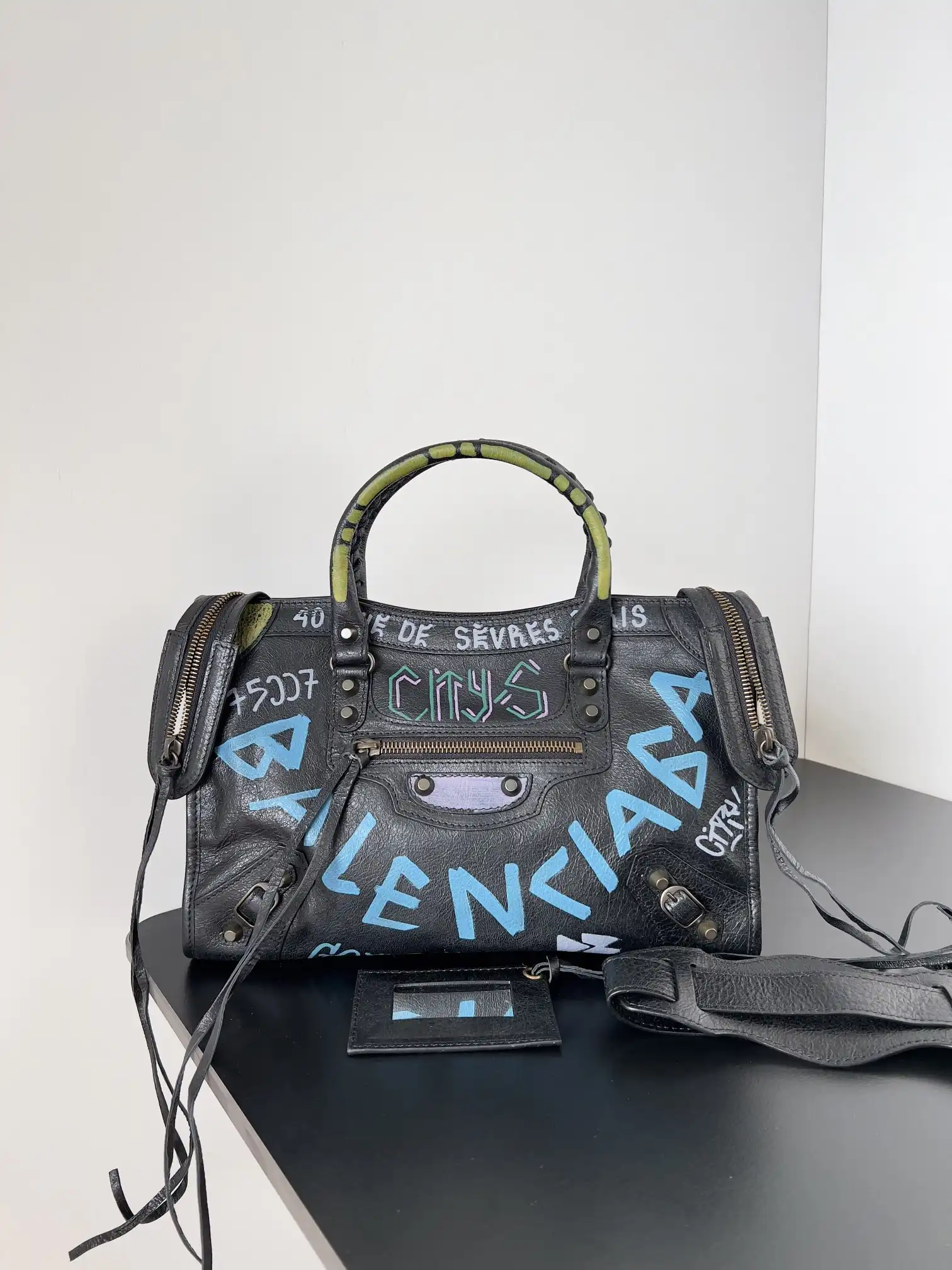 TO Balenciag Graffiti Classic City-30*10*20CM