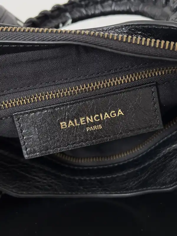 Firstbag Ru Balenciag Graffiti CHANELassic City-23*9*16cm