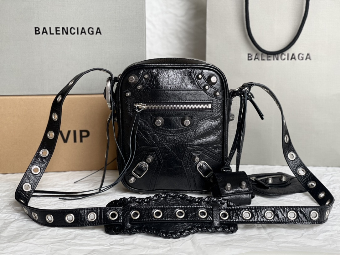 HOT SALE Balenciag Crossbody Bag-21*17*4.5CM