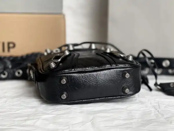 Balenciag Crossbody Bag-21*17*4.5CM