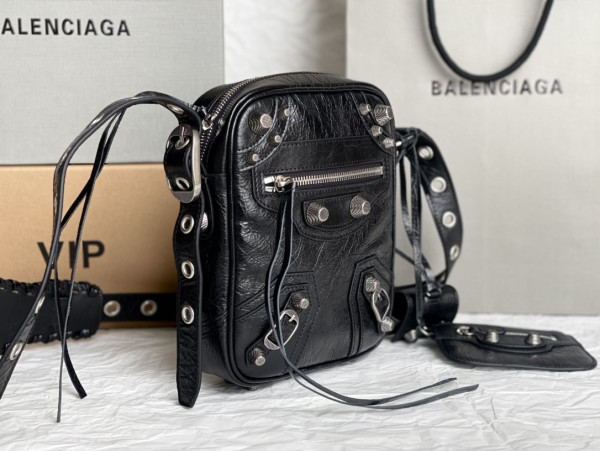 HOT SALE Balenciag Crossbody Bag-21*17*4.5CM