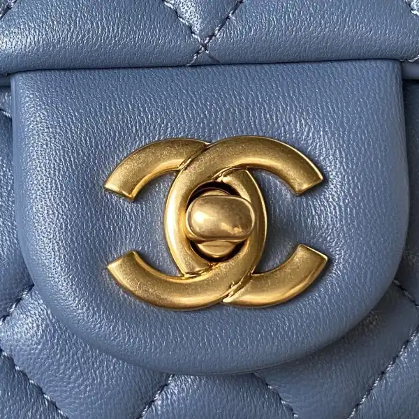 CHANEL FLAP BAG 17CM