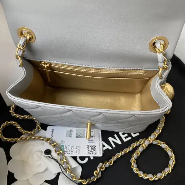 CHANEL FLAP BAG 17CM