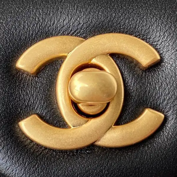 CHANEL FLAP BAG 20CM