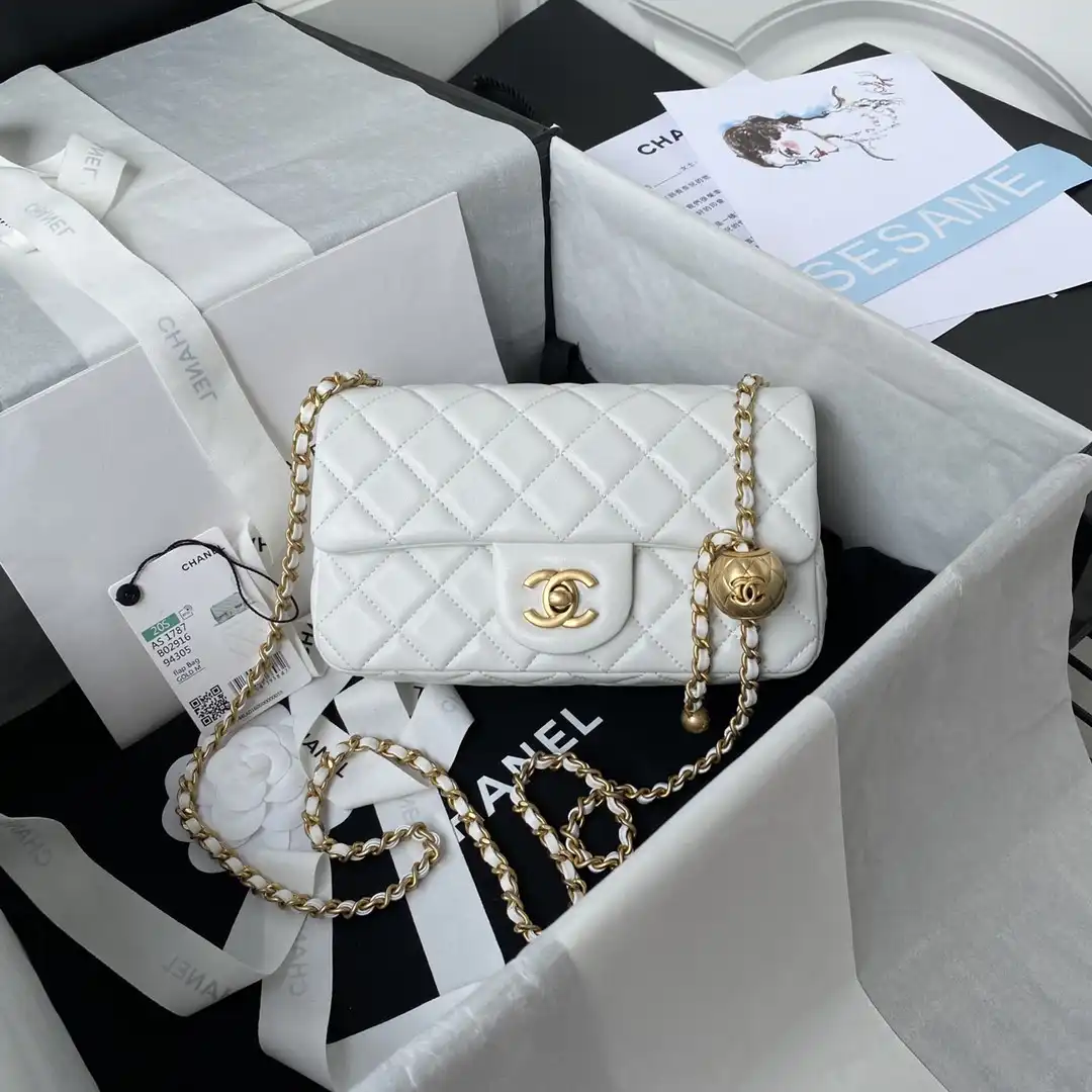 CHANEL FLAP BAG 20CM