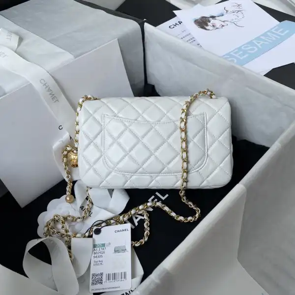 CHANEL FLAP BAG 20CM