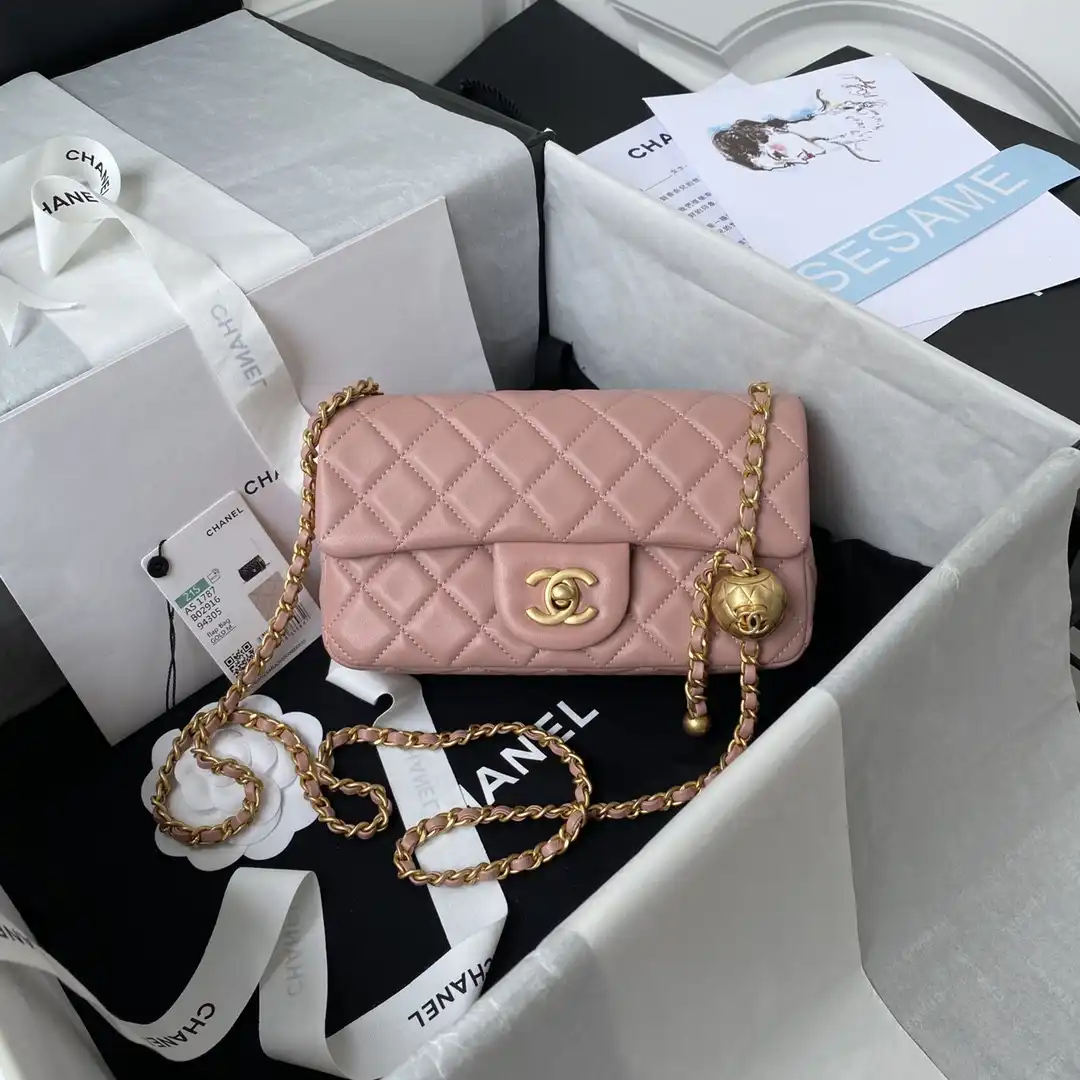 CHANEL FLAP BAG 20CM