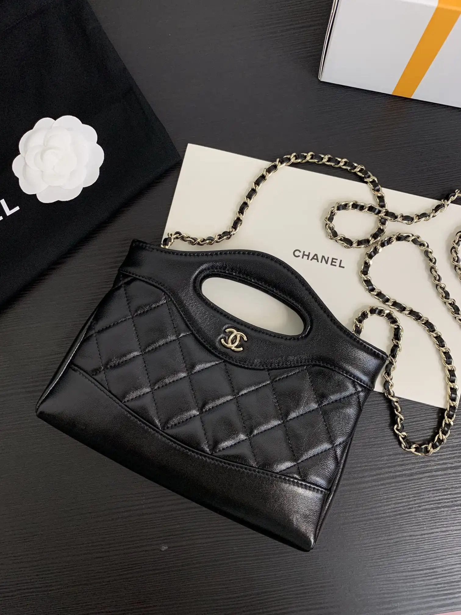 CHANEL SHOPPING BAG-21*17*3.5cm