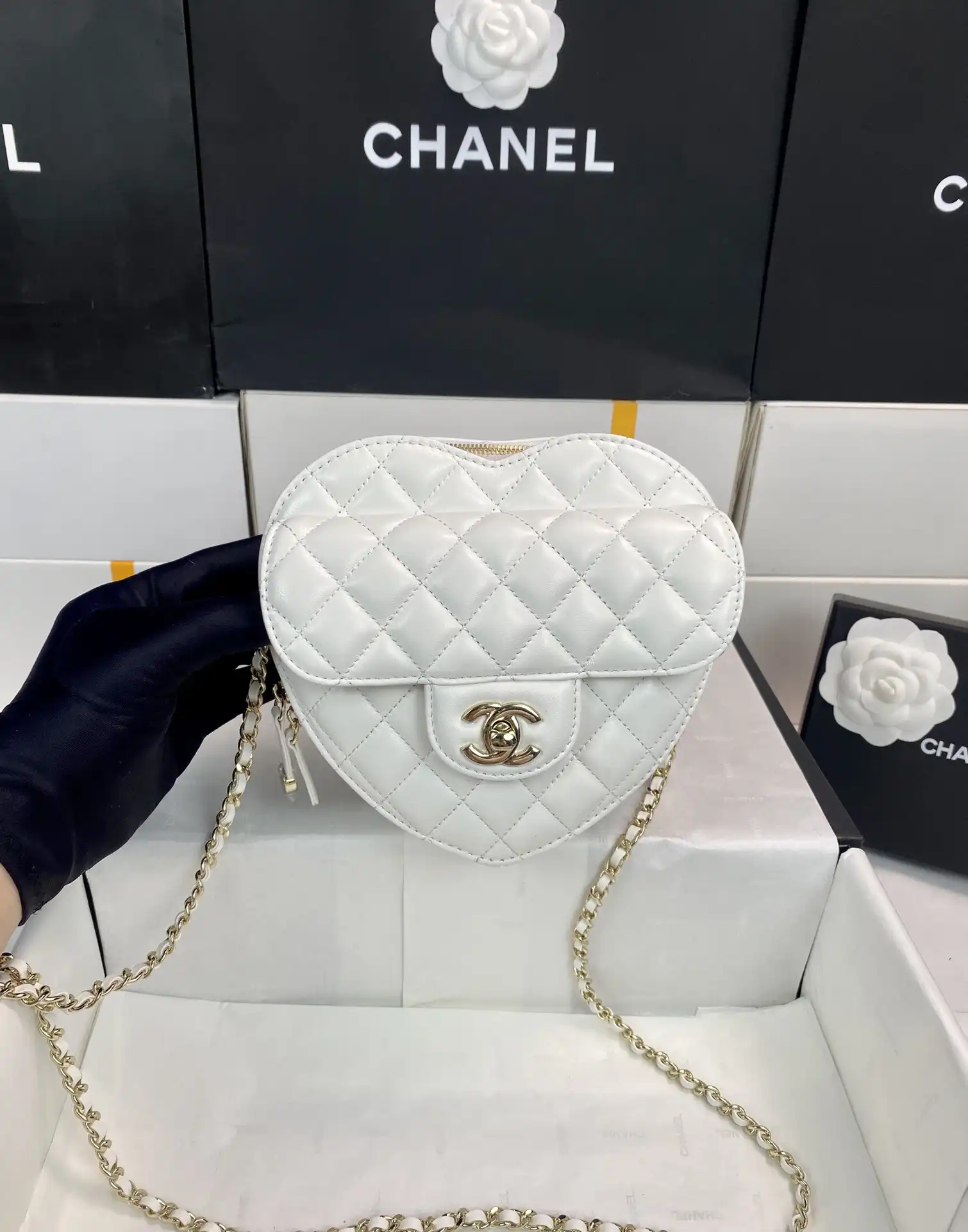 CHANEL Heart Bag-18*16.5*6.5CM