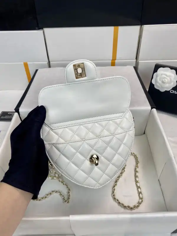 CHANEL Heart Bag-18*16.5*6.5CM