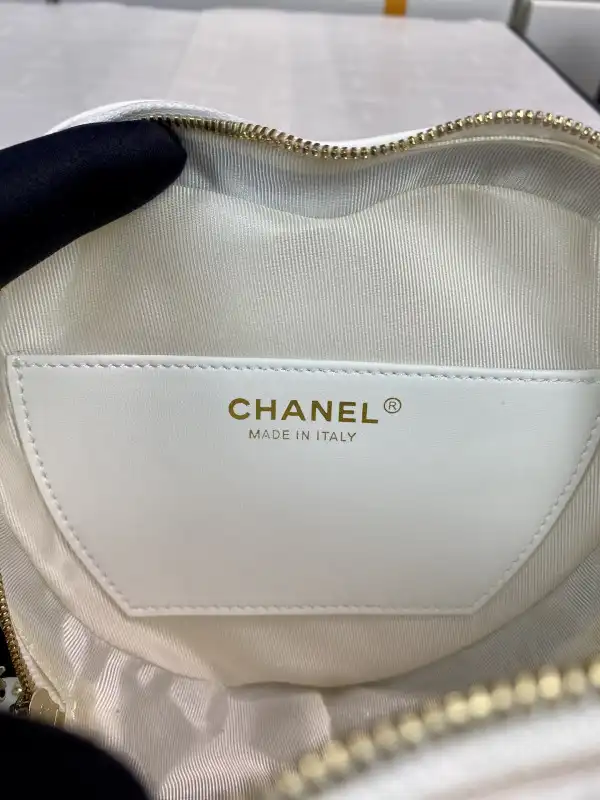 CHANEL Heart Bag-18*16.5*6.5CM