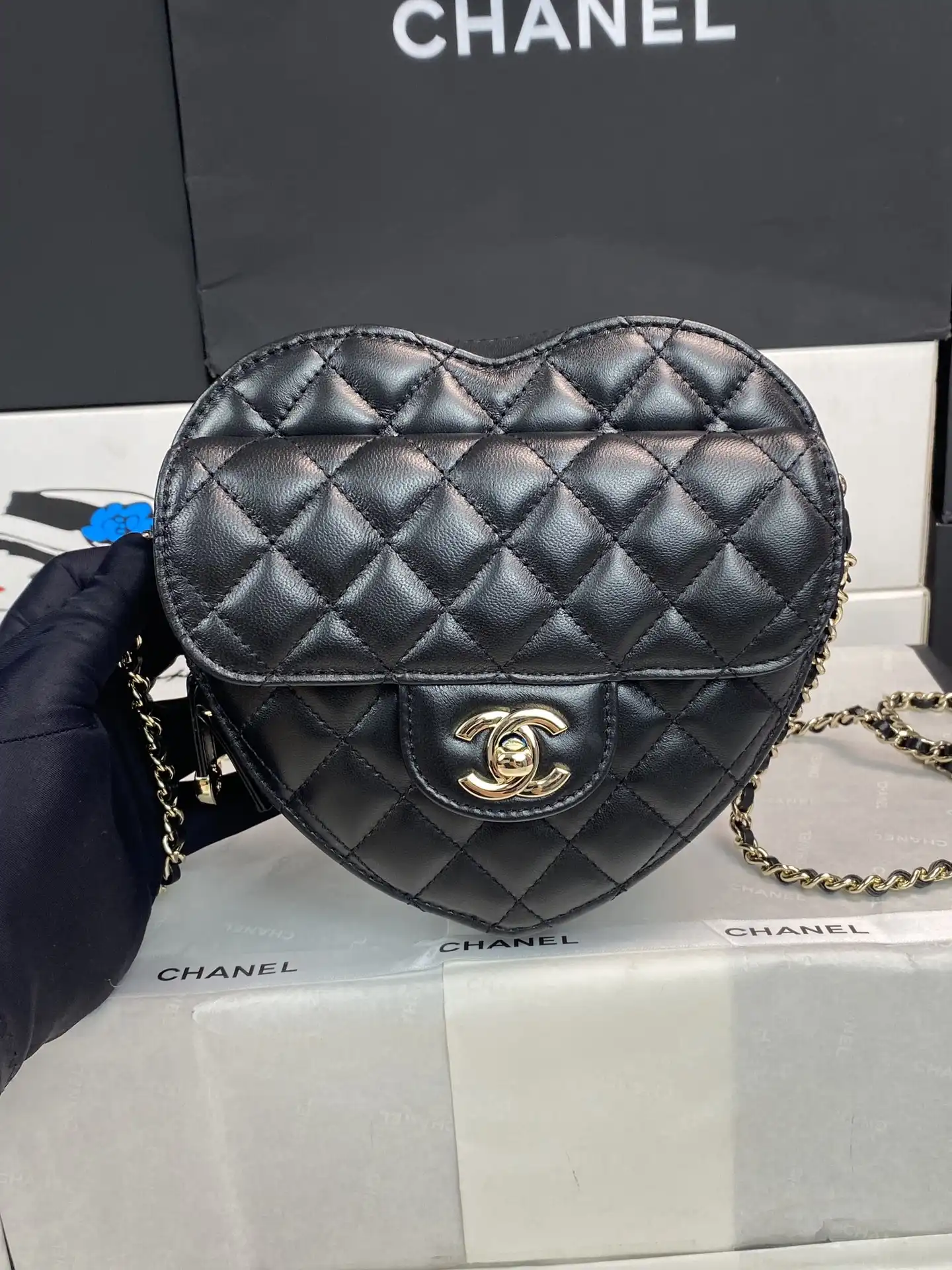 CHANEL Heart Bag-18*16.5*6.5CM