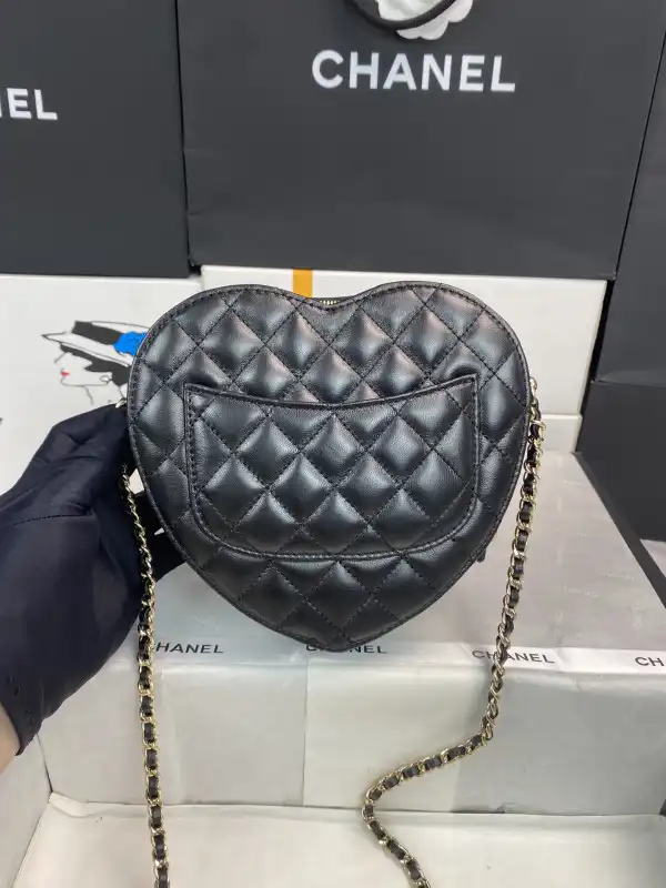 CHANEL Heart Bag-18*16.5*6.5CM