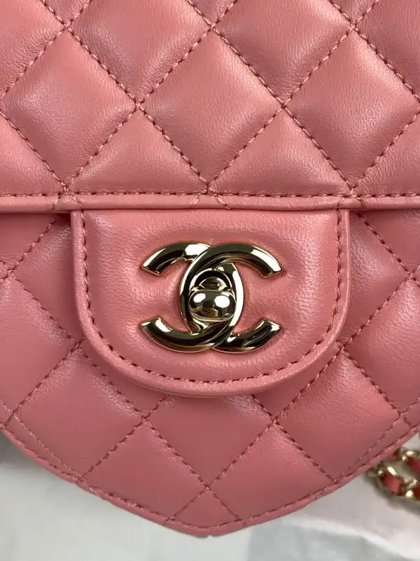 CHANEL Heart Bag-18*16.5*6.5CM