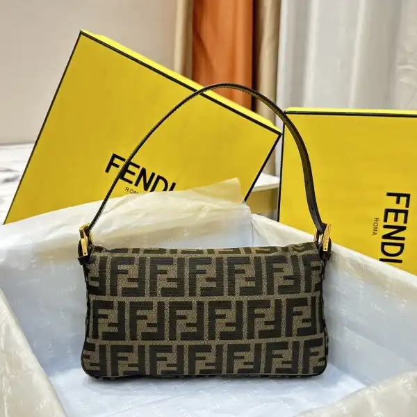 FENDI BAGUETTE-26*15*4cm