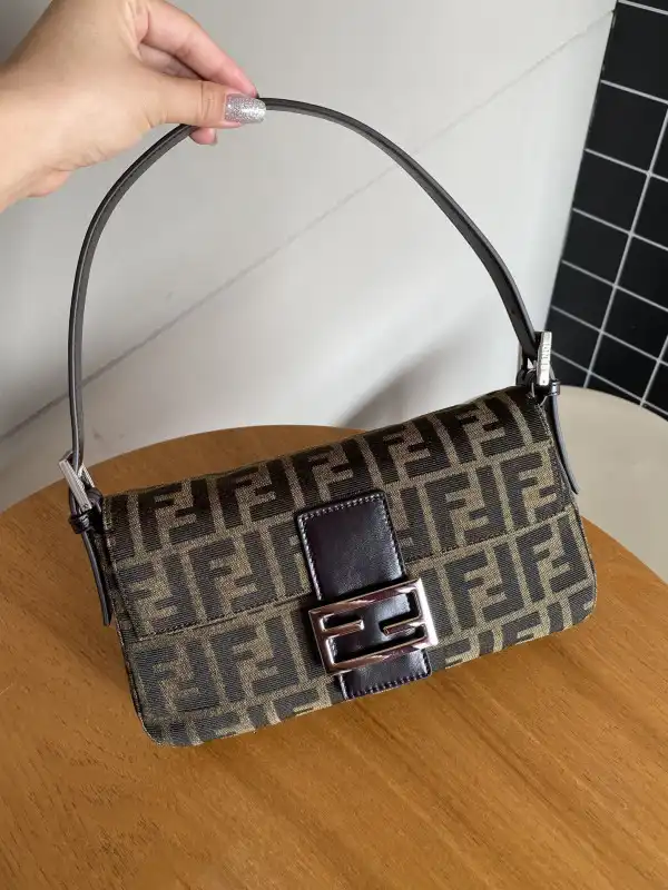 FENDI BAGUETTE-26*15*4cm