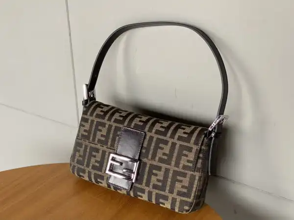 FENDI BAGUETTE-26*15*4cm