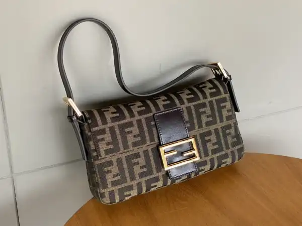 Bagsoffer FENDI BAGUETTE-26*15*4cm